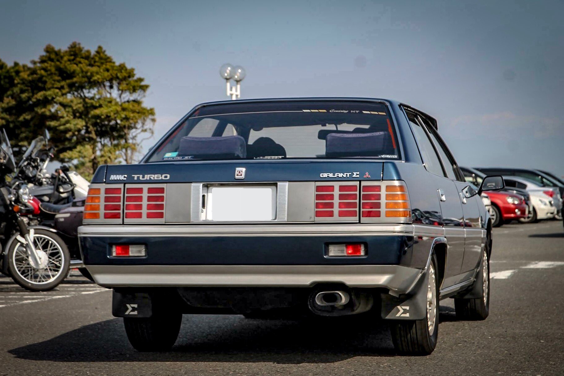 19bmw5i 1984 三菱ギャランsハードトップcx E15a Ffシグマのハードトップ 実はこのクルマを間近で見たくて自美研ミーティングへ出掛けたのでした ラテン車を思わせる美しい台形フォルムは直線基調のデザインの究極系だと思い 19bmw5i 1984 三菱ギャランsハードトップcx E15a Ffシグマのハードトップ 実はこのクルマを間近で見たくて自美研ミーティングへ出掛けたのでした ラテン車を思わせる美しい台形フォルムは直線基調のデザインの究極系だと思い