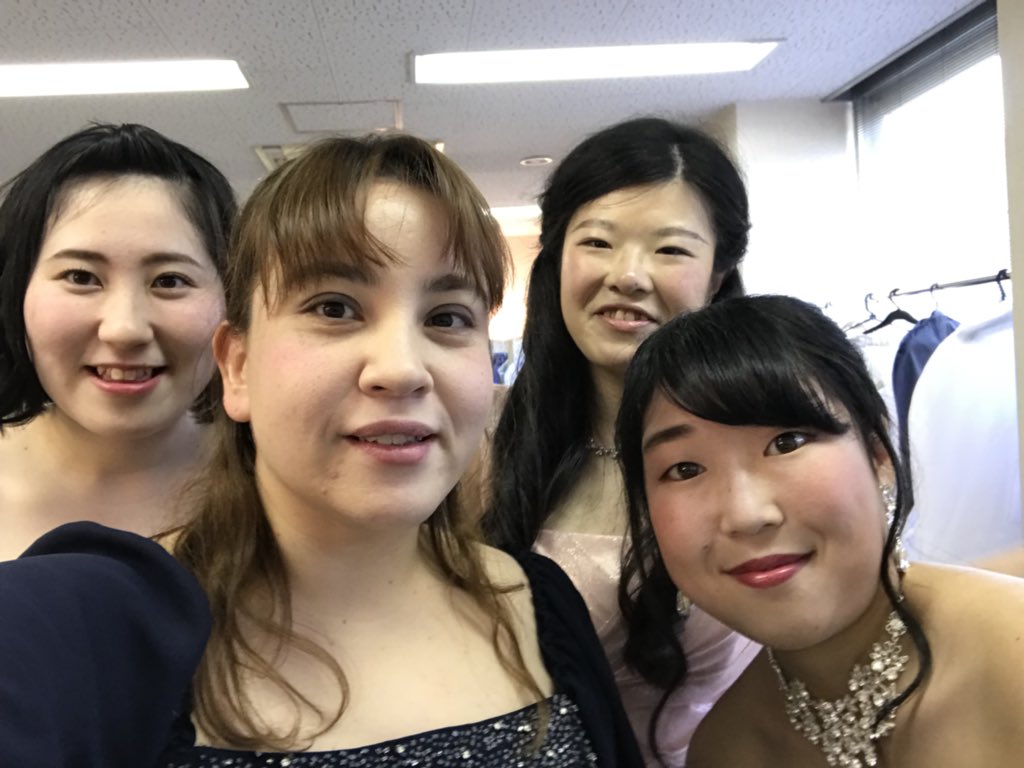 石橋里奈 今日は代のぴちぴちガールが沢山いて楽しい現場でした笑 昭和生まれ 私以外は平成 肌ツヤ違う