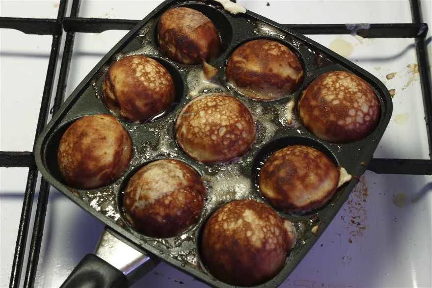たこ焼きの起源は大阪じゃない！？デンマークのたこ焼き焼き器そっくりの調理器具ｗｗ