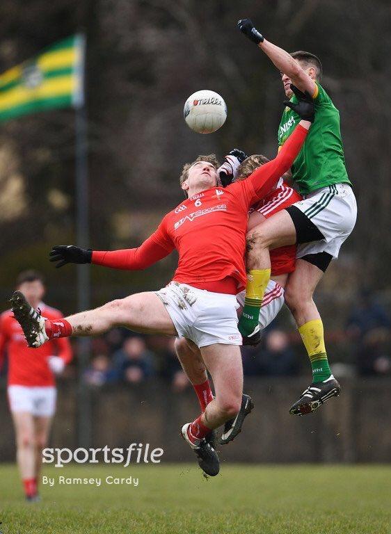 Great pic of Sportsfile <a href="/ShaneMcEntee1/">Shane McEntee</a> powering over Louth in his  BoosterEliteCalfCompressionSleeves @gaanutrition