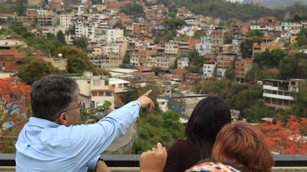 CDCETachira's tweet photo. ¡IMPERDIBLE!
Te invitamos a leer el artículo del ministro .@JauaMiranda RESURRECCION https://t.co/zgxkyrKzFn Estamos en tiempo de pascua, iniciamos el segundo trimestre de 2018. 
Llegó Abril, el mes de la rebelión, de la libertad, de la Independencia. https://t.co/5RBzhhAouM