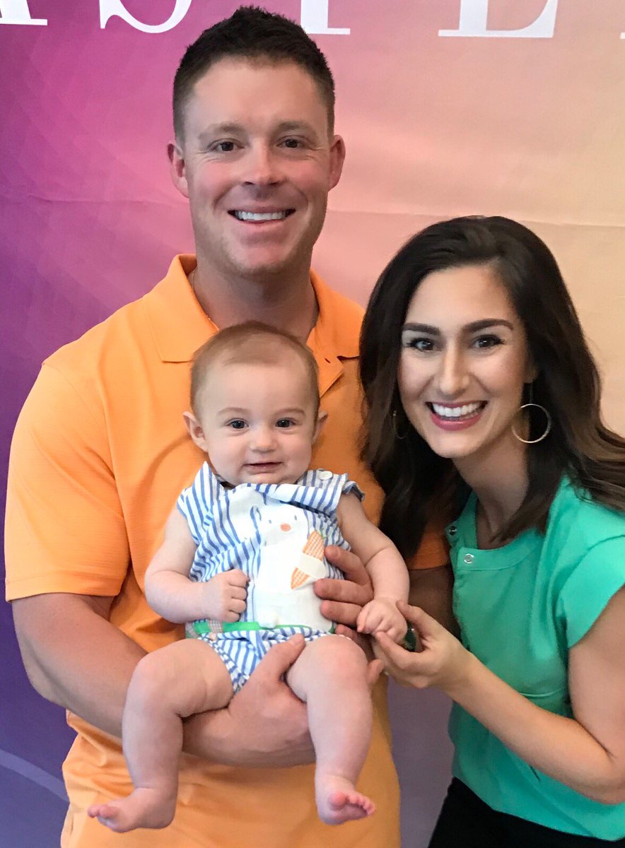 Macy__Ott's tweet photo. Happy Easter from the Ott’s! 🙌🏼 https://t.co/bAyVPHAml1