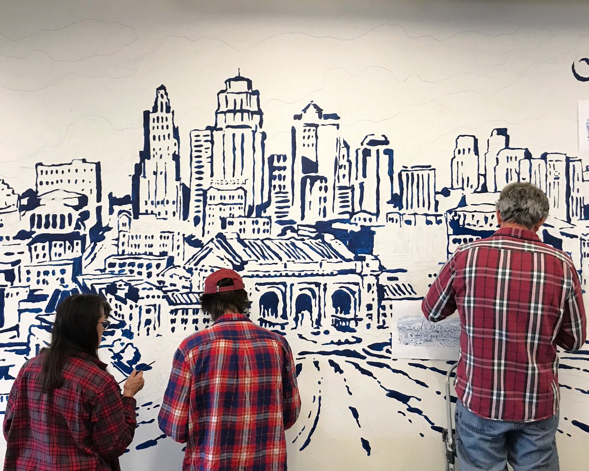 GavinSnider's tweet photo. Painting with the parents, brushing with the brother. #drawkc #mural #muralpainter #familytime #flanneltime #kc #kcmo #kansascity #kcskyline #unionstation #urbanart #wallmural #urbansketchers #unionstationkc #crossroadskc https://t.co/a04ZfbnMrZ