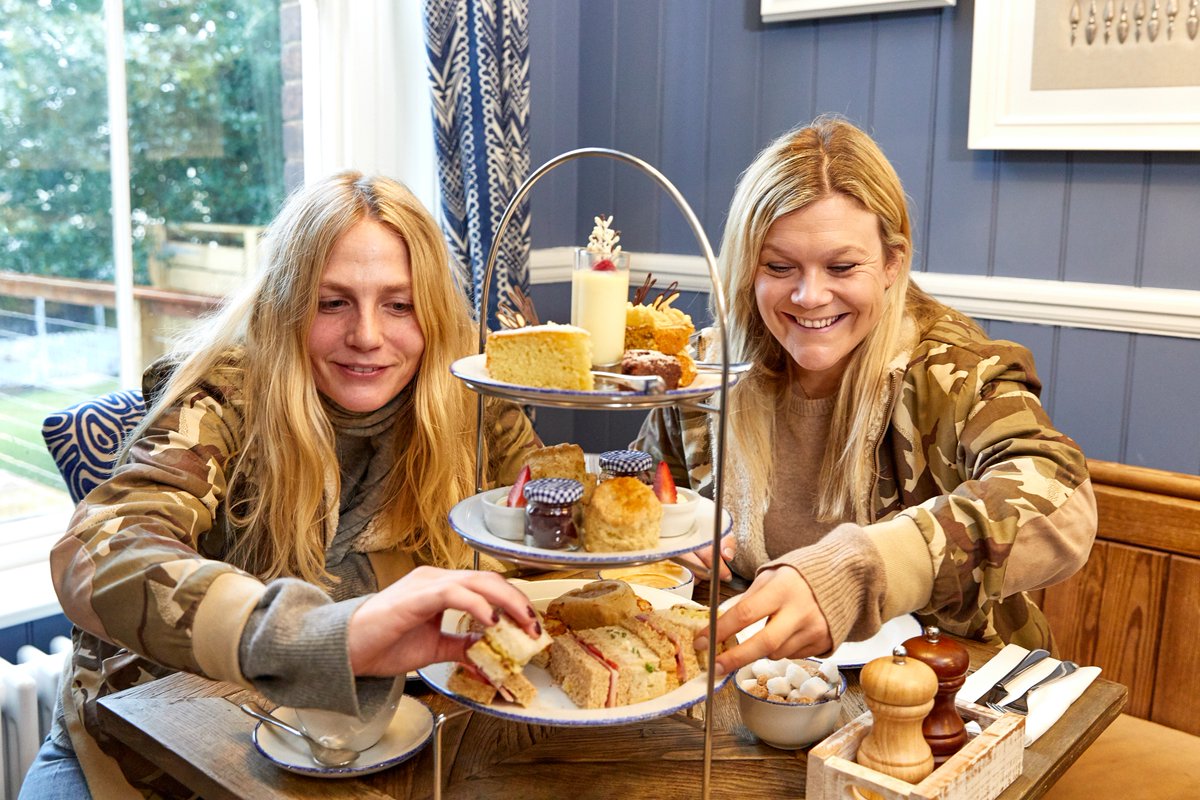 CookieJarAl's tweet photo. It was a pleasure to have @mistaminaltd join us for Afternoon Tea. The new country fashion label was founded and designed by Lady Melissa Percy. Browse it here: https://t.co/5kuMa5bN0R. What do you think? We love it! #mistamina #countrywoman @alnwickcastle https://t.co/1O1UrIEH0c