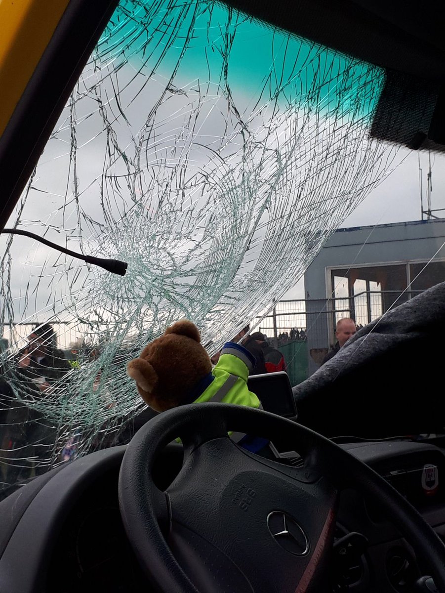 EHBOSneek's tweet photo. Helaas de bus tijdens een evenement niet op de juiste plaats gezet #cross #klei #helaas https://t.co/Cs0vKPmRE3