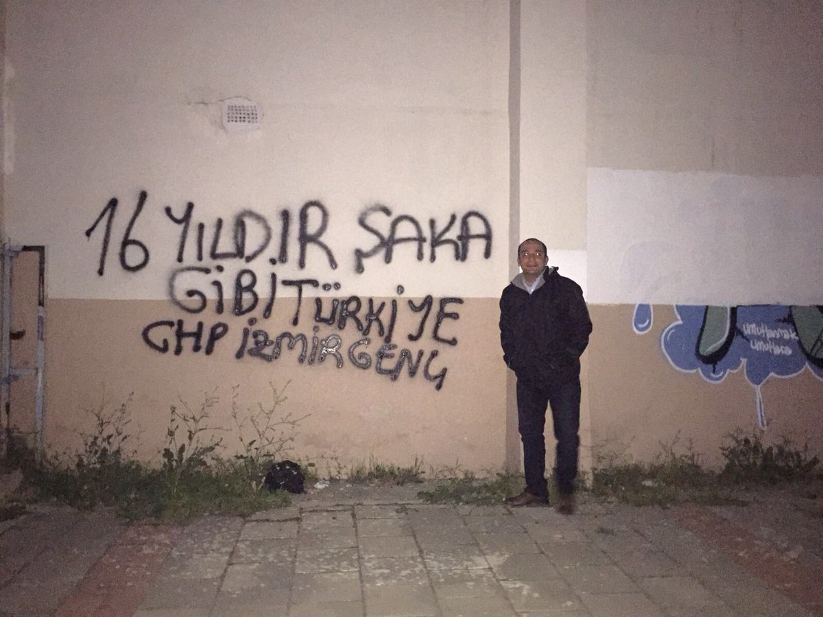 Duvarlar,halkın medyasıdır!16 YILDIR#sakagibiTürkiye Yürekli CHP İzmir Gençlik Örgütlerine Selam olsun!@avdenizyucel