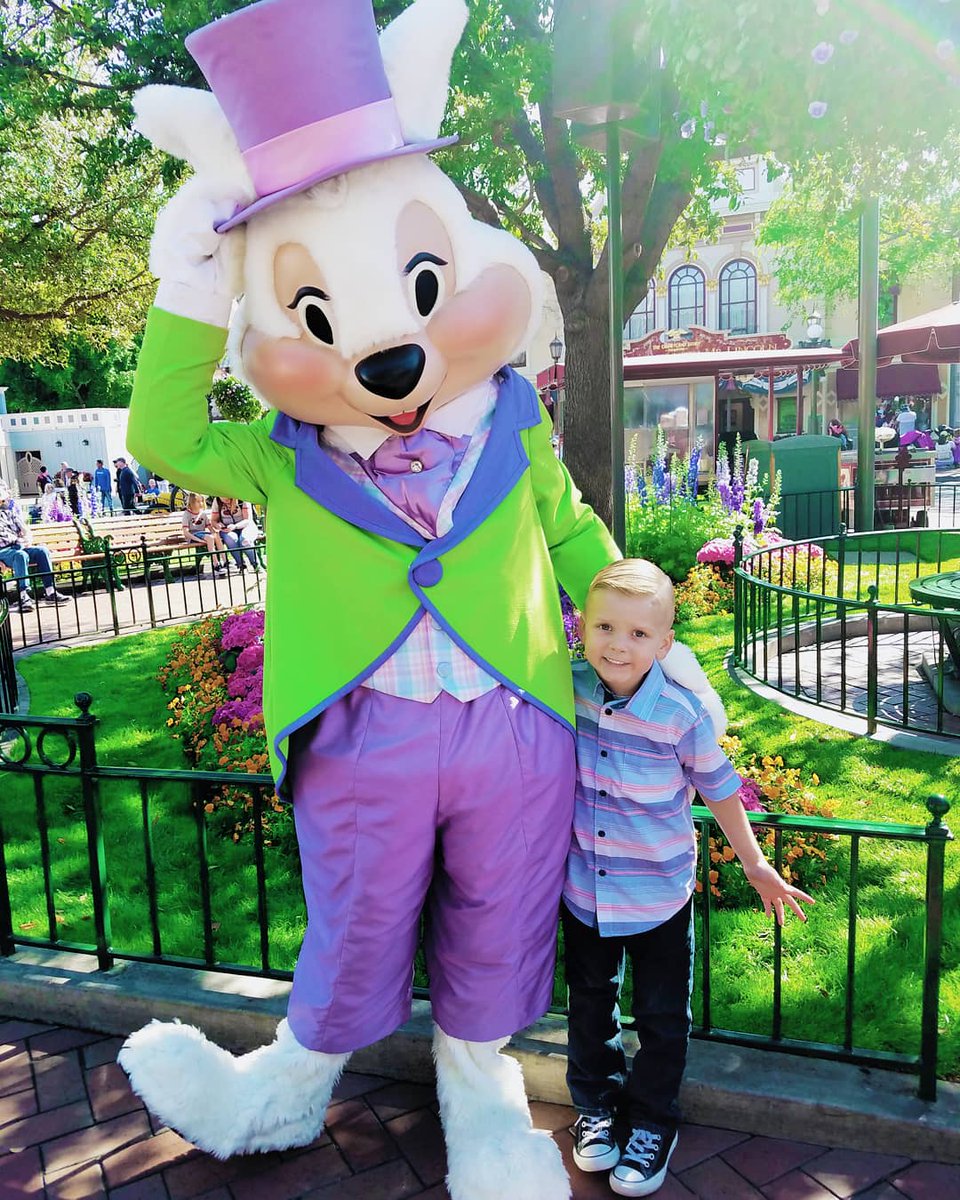 Rad_Disney_'s tweet photo. Happy Easter! 🐰 We hope you all have an amazing day! 💜

@DisneylandToday
#Disneyland #EasterBunny #DisneyEasterBunny #DisneylandEasterBunny #Bunny #MrEasterBunny #DisneyRabbit #Rabbit #DisneyBunny #Easter2018 #Easter #DisneyEaster #DisneyEaster2018 #DisneylandEaster #Disney https://t.co/z2dHWXHtKf