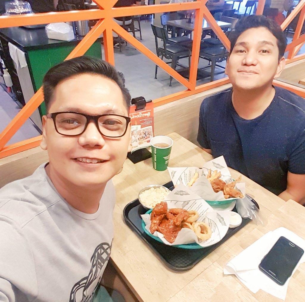 ejcmonsayac's tweet photo. Happy 18th month. I love you kahit mataas na hairline natin. π #HelloApril #wingstopph @WingstopPH https://t.co/fJ3gt3NQ4q