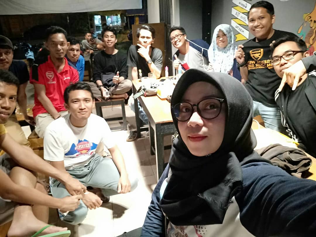 AIS_MJU's tweet photo. Makasih buat Gooners dan Goonerette yang sudah meramaikan Match screening Arsenal vs Stoke City Tribute Alm. SETA #SekjenAis
#DoaTerbaikUntukSETA #Salam3Poin
#arsenalindonesia https://t.co/XhH8nbr6t0