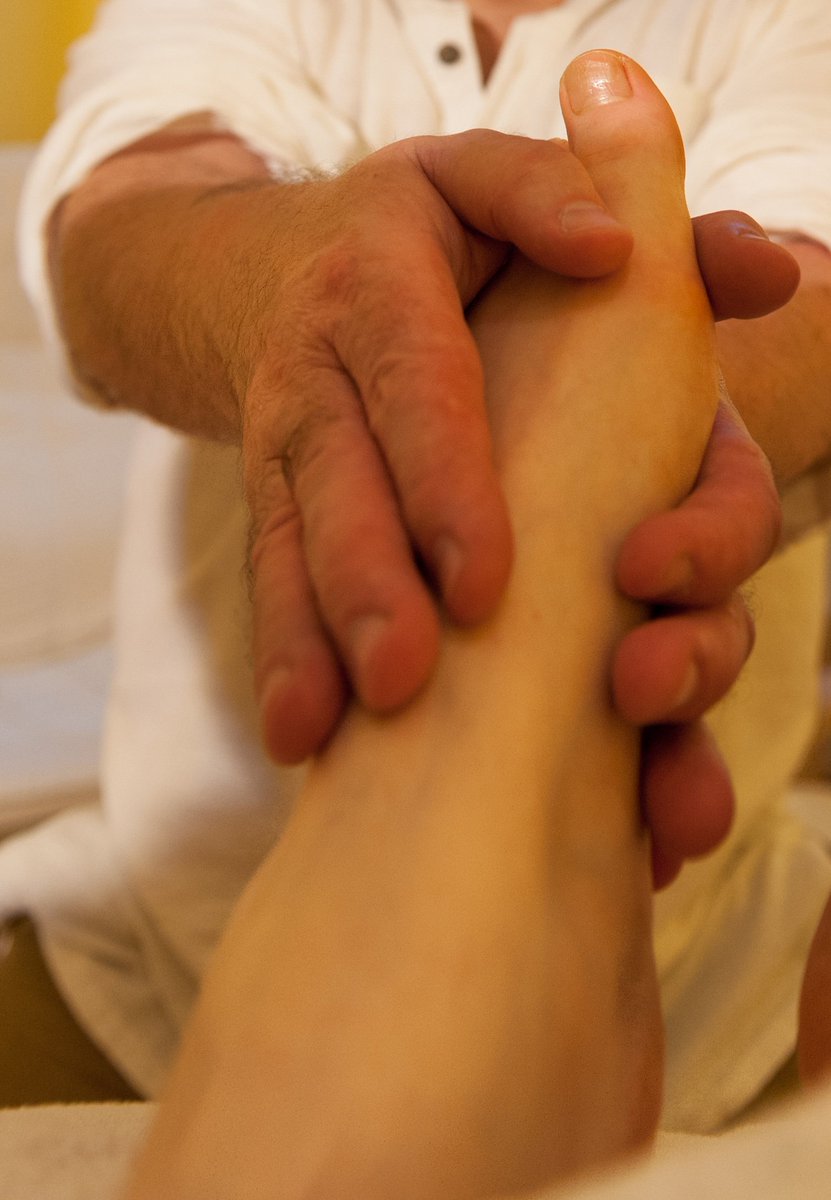 DouglasCaird's tweet photo. I'm open as usual on Easter Monday and have a couple of appointments available from 3:00 pm. (after work also good if you're at your desk all day).
Just message or email to book. 
Wishing You an Inspirational Easter, wherever you are!@edinburgh reflexology/massage/holistic/reiki https://t.co/Ezu2Tv8Ncd