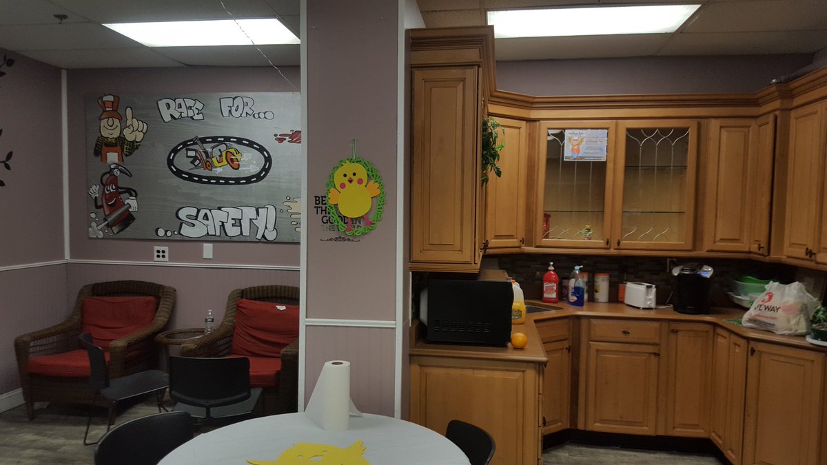 woboat1's tweet photo. Employees at 1603 very greatful for meal today! #MA2018APR1 #D164OrangeProud @MYoungson1603 @ssimmonshd1603 @CollazoH @HDguyDE @DaveWHD1603 https://t.co/cI3PcvT3RJ