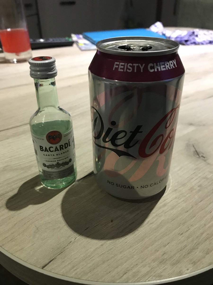 micklemoo's tweet photo. Still getting my money’s worth from BA flight to NYC! #freebacardi #cheersba #2014 https://t.co/ftNzceqwAT