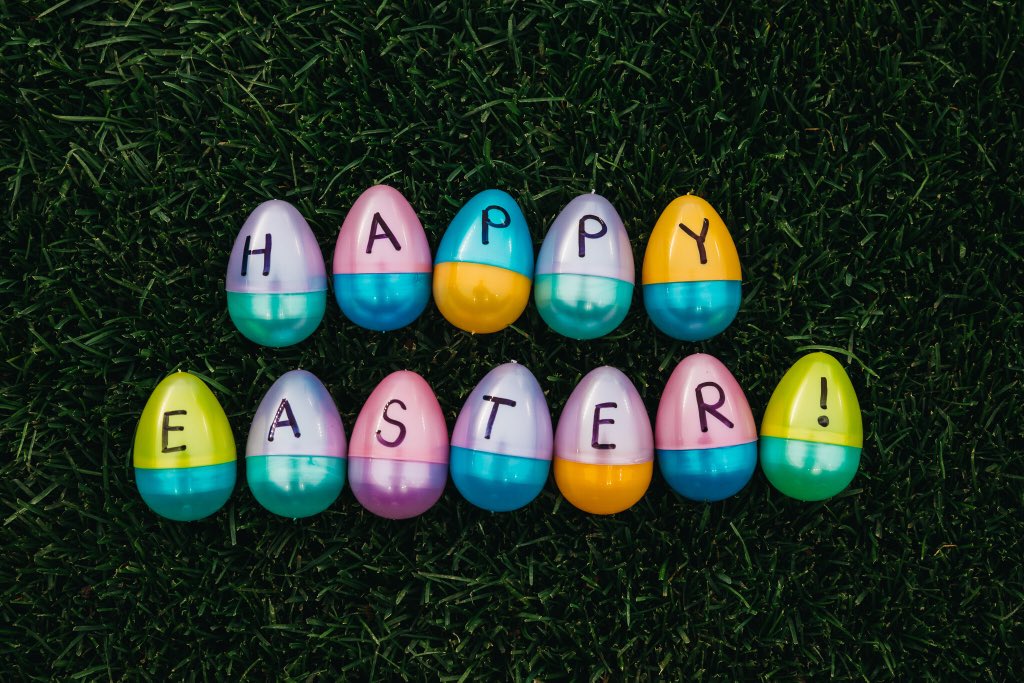 Royals's tweet photo. Happy Easter! 🐰 https://t.co/31zaHnFwxI