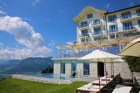 SwissFirstLady's tweet photo. Meilleure hôtel Suisse 🇨🇭 ou un autre à votre #avis.   https://t.co/KNoxK17Gy3 #villahonegg https://t.co/PS4FC3Vw7y