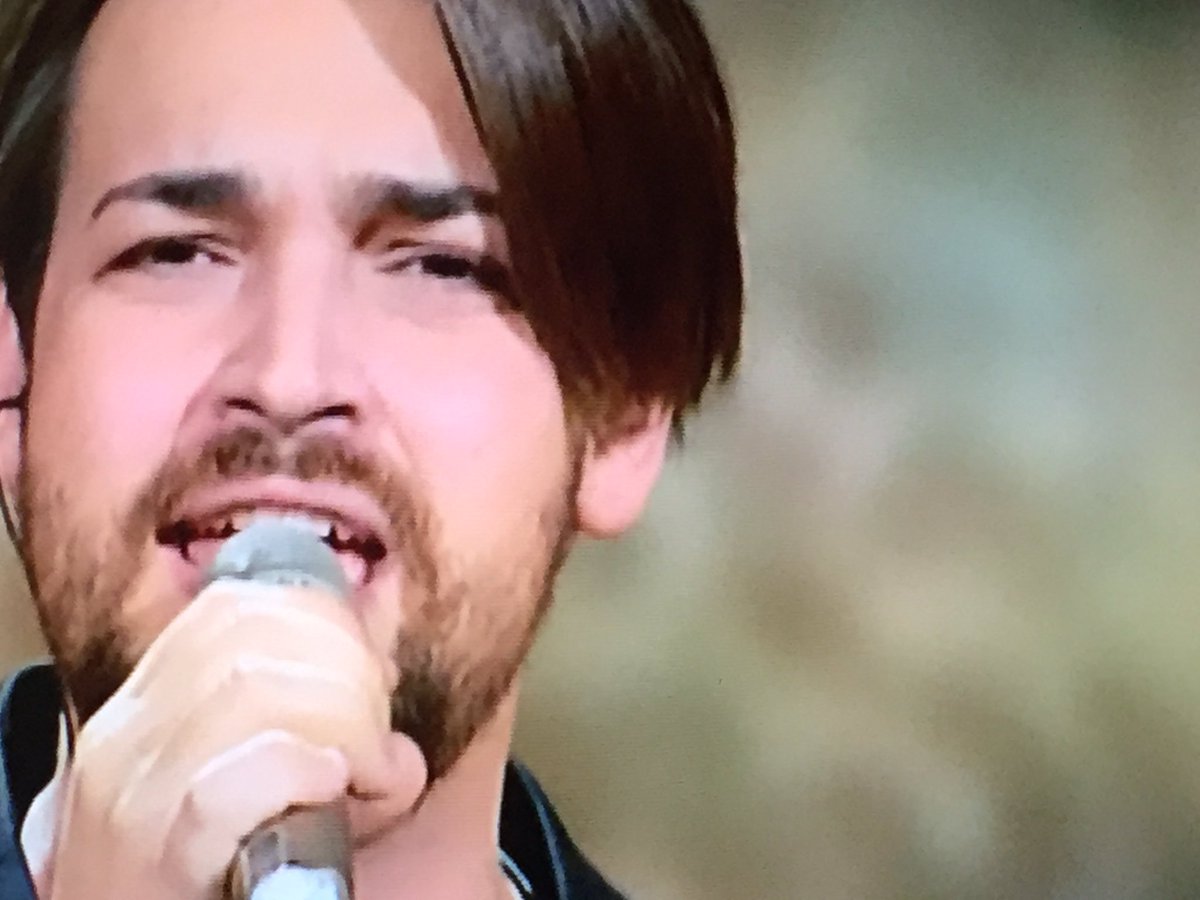 Ma che regalo stupendo <a href="/Valerio_Scanu/">ValerioScanu</a> grazieeeee ❤❤🙈🎶#DomenicaIn