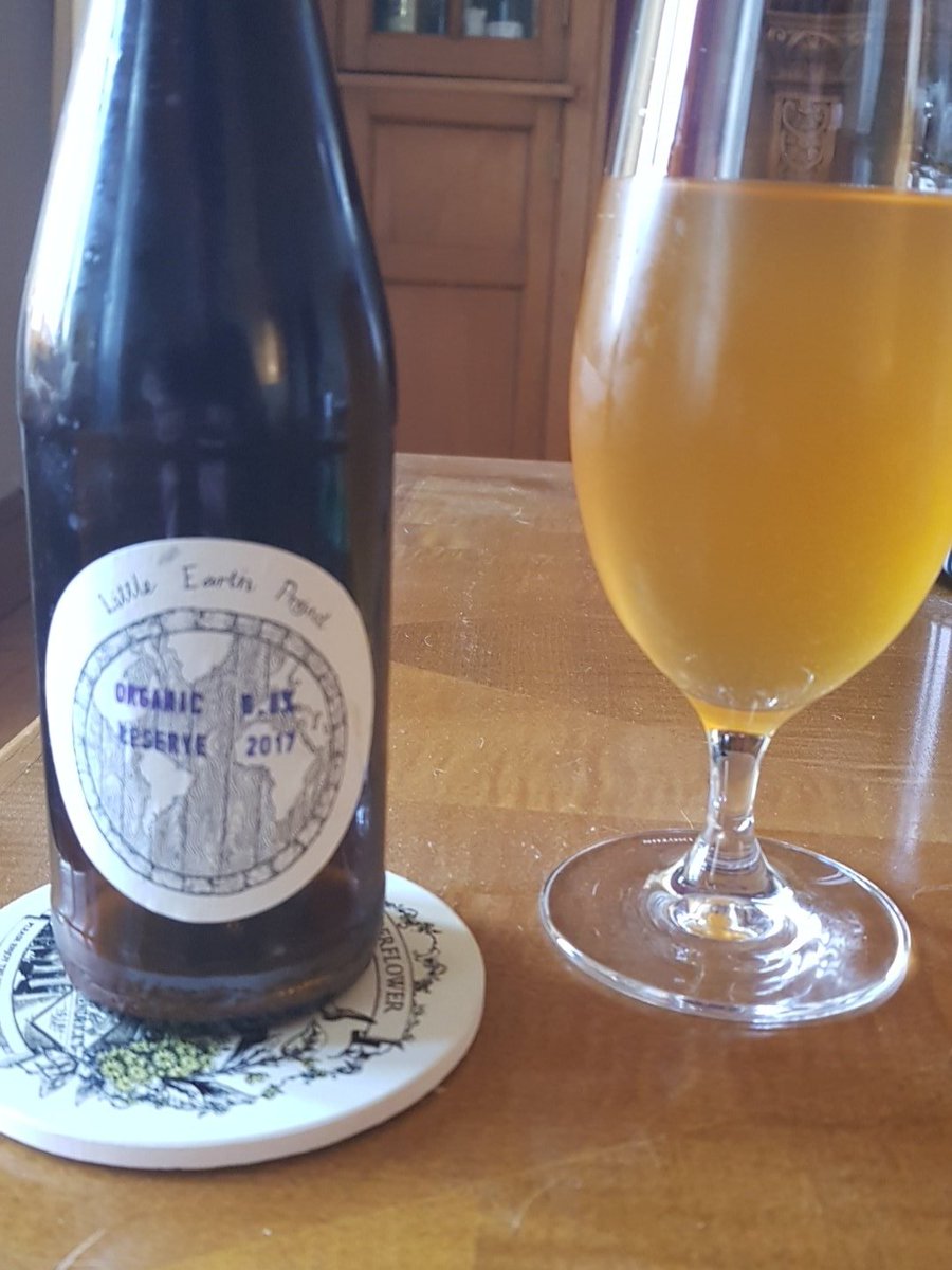 m_ironside's tweet image. Anyone know if this is supposed to have any carbonation? I just opened one and it&apos;s totally flat. No fizz when opened at all @LittleEarthBeer