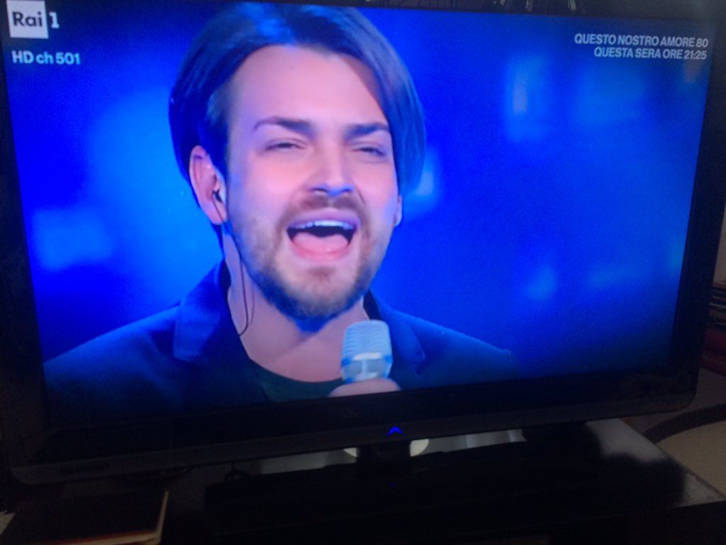 @Domenicain <a href="/Valerio_Scanu/">ValerioScanu</a> <a href="/RaiUno/">Rai1</a> GRAZIE Buona Pasqua <a href="/Valerio_Scanu/">ValerioScanu</a> #DomenicaIn