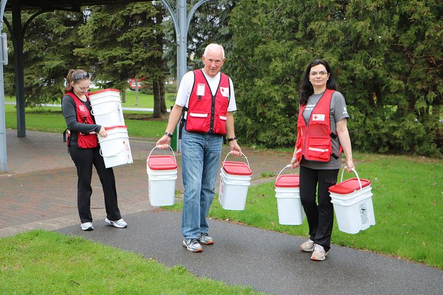 redcrosscanada's tweet photo. Volunteering feels good! You can make a difference in your own community and across Canada when disaster strikes. Apply today: https://t.co/2TzlVMR2aU https://t.co/EJxBVXVoQH
