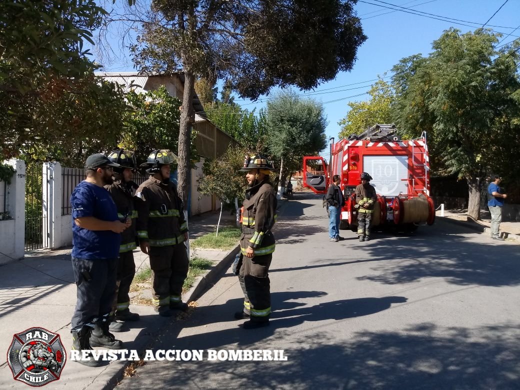 RABCHILE's tweet photo. Bomberos Ñuñoa.

Ahora #Rab1 se encuentra en 10-0 (Llamado Estructural) en Mariano Egena y Av. Diego Portales. Se trató de fuego en logia a costado de casa habitación.

Unidades: B-9 B-10 Q-7S

@Decima_nunoa @novena_nunoa @7CBS @cbnunoa https://t.co/IaS9rScgNn