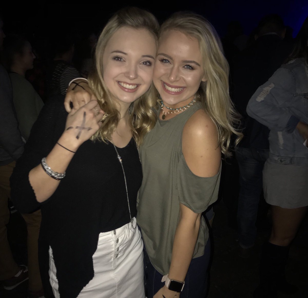 Screaming happy 19th bday to <a href="/sahood__/">samantha</a>  !!! I hope you have the best day ever. Thankful for you &amp; all of our fun memories. ILY LOTS 🤩💫