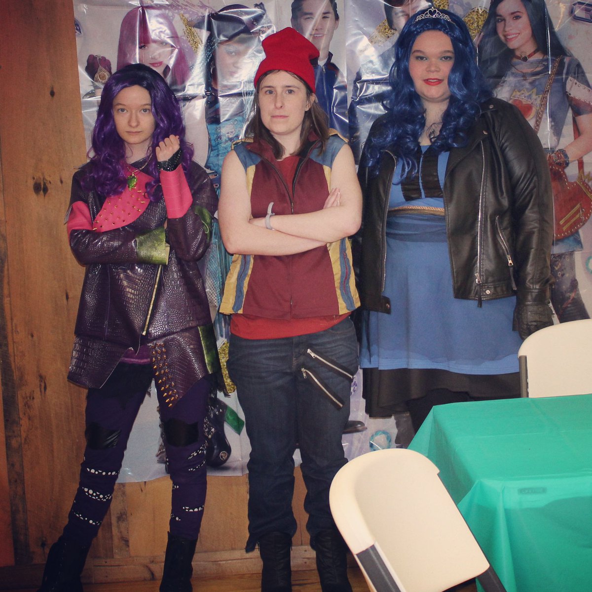 LOEA_Cosplayers's tweet photo. 2 of our admins had a WONDERFUL birthday yesterday & we are going to post some pictures here!
📷: @LisaMasters12
#Mal #MalCosplay #Jay #JayCosplay #Evie #EvieCosplay #Descendants #DescendantsCosplay #Disney #DisneyCosplay #RottonToTheCore #WaysToBeWicked #VillainKids #VKs https://t.co/gZ5qGI2QVw