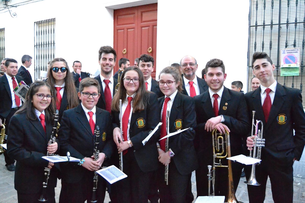 BandaGuaditoca's tweet photo. ¡Aumenta la familia! No todos los años se tiene el honor de presentar a una decena de nuevos músicos. Tras una explendida Semana Santa, bienvenid@s a la familia de BandaGuaditoca. https://t.co/1Rg9HgRv3K