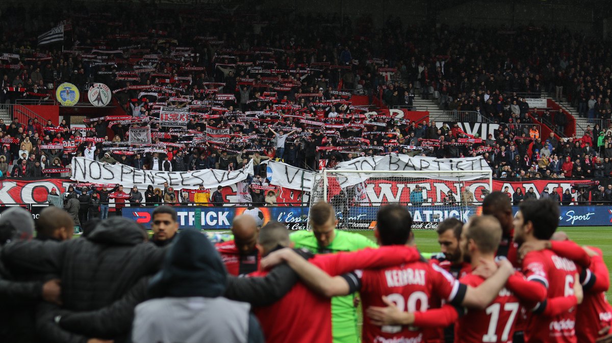 EAGuingamp's tweet photo. Cette victoire, elle est pour toi Baptiste ! ❤ https://t.co/bwsaqvF5I3