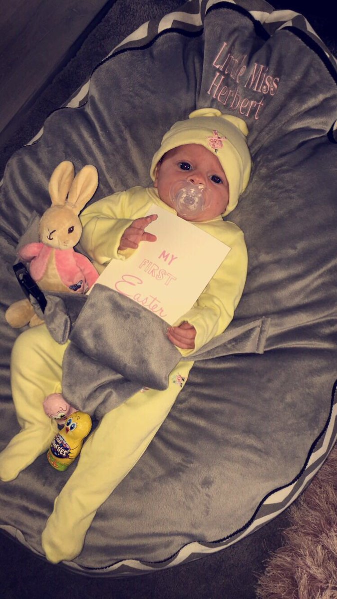 Lynda_Jayne_81's tweet photo. Miss Herbert’s First Easter 🐣💖🐰💛🍫 #Easter #Harlow-Rae #waytocute https://t.co/ERJ4vPzrm5