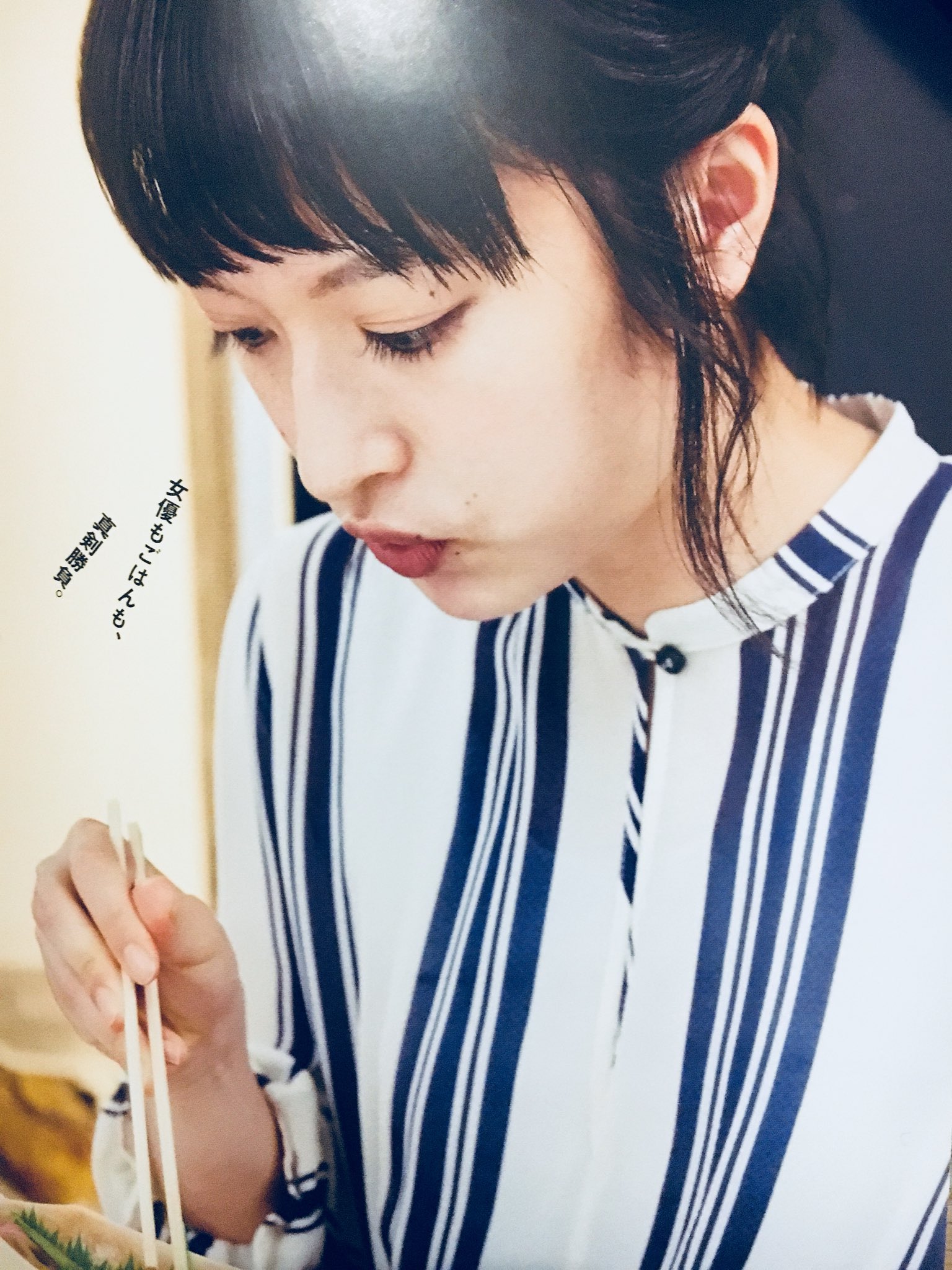 Uzivatel 大人ごはん4号 発売中 Na Twitteru 大人ごはん 創刊号 門脇麦さんのグラビアをちらっと 撮影中 たいへん可愛かったのはもちろんのこと インタビューで真摯な食べ物愛を伺えたのも 嬉しかったです とにかく真っ直ぐな印象 ステキでした 室