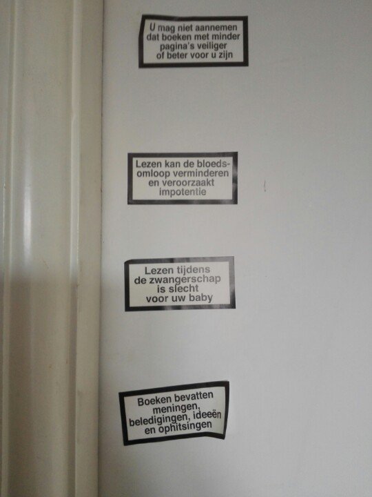 boekvoorboek's tweet image. Bij #boekhandel #Quist in Bergen op Zoom krijg je bij het toiletbezoek het een en ander mee ter overpeinzing ...