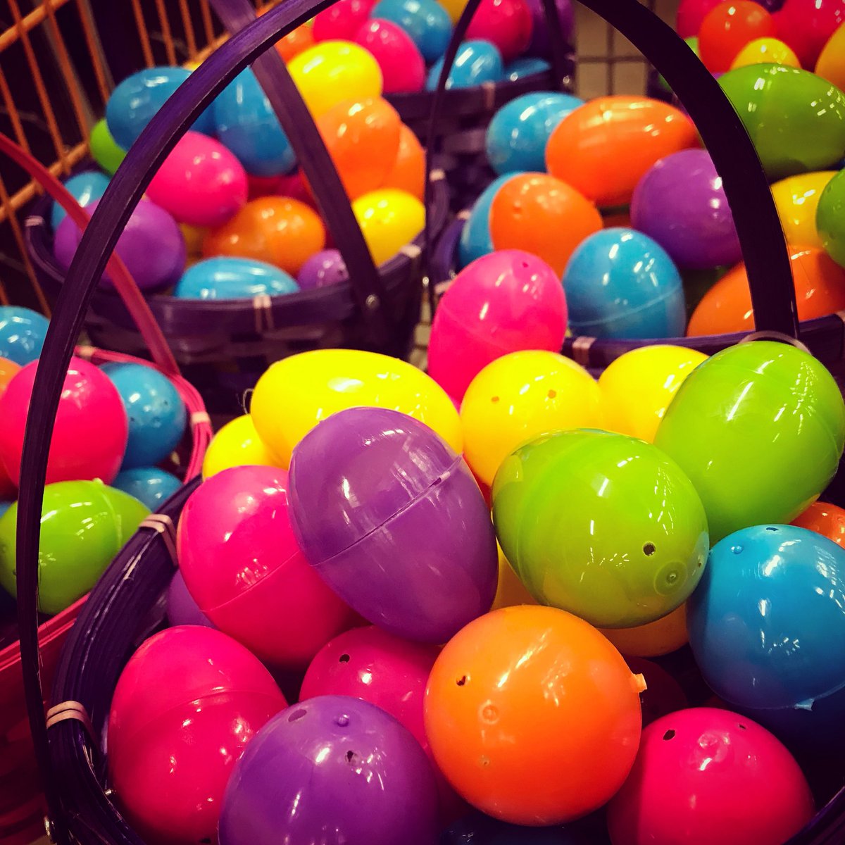 TullySj's tweet photo. Love this snapshot of all the Easter eggs!!! #HappyEaster #Team0141 https://t.co/reaCarkWU5