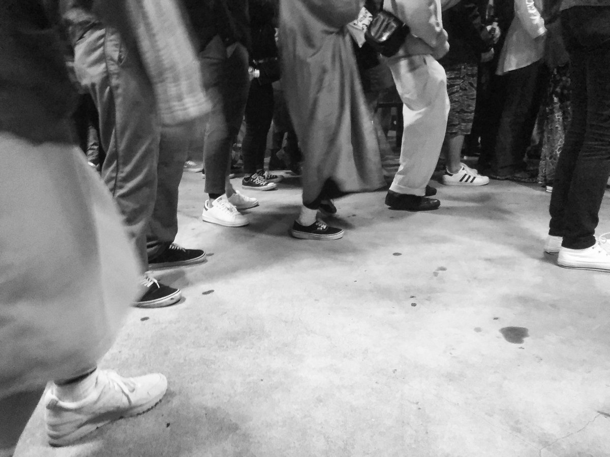 masahotanabe's tweet image. ボタとサーカス。

@BASIC_MUSIC_ &amp;amp; @mutantissei 🎤のLIVEは余裕の入場規制。
ステージは見えなくてもみんな外で音に乗って楽しんでた。 . 【どんな状況でも楽しめる】

音楽でもバスケでも日常のちょっとした事でも大事だなって思った。

最高のイベントです。

#ボタとサーカス #basicmusic