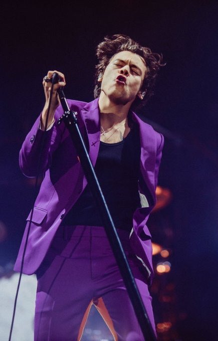 HTourSuits's tweet photo. Harry Styles // Live On Tour Night 10 // Munich, Germany 27.03.18 https://t.co/gZf2l7GR5Q