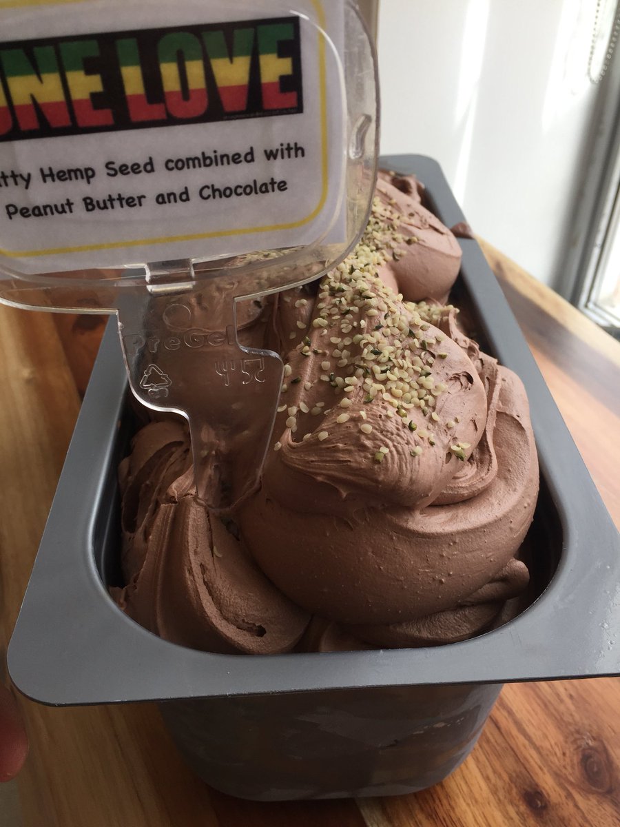PerfectScoop1's tweet photo. To all those peanut butter/chocolate lovers-One Love is back in the house! We are open today, Easter Sunday, 11 AM - 7 PM 🐣#Easter2018 #chocolate #peanutbutter https://t.co/zmrevmRGBE