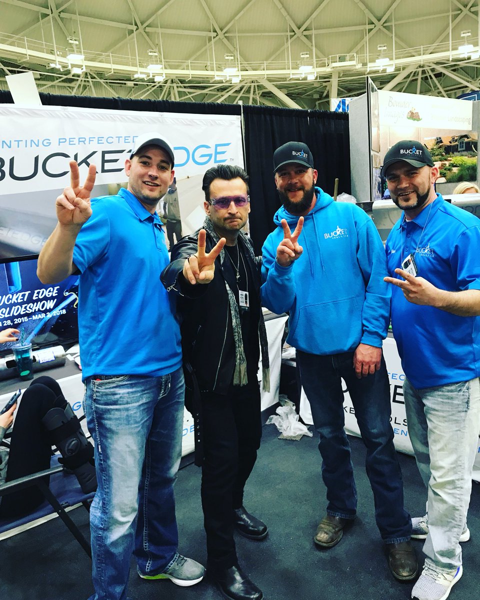 BucketEdge's tweet image. Another #celebrity visits the #bucketEdge booth at #HomeAndGardenShow #bono from #U2 was impressed how Bucket Edge helps keep landfills cleaner without All the tape used for #painting #AFD2018