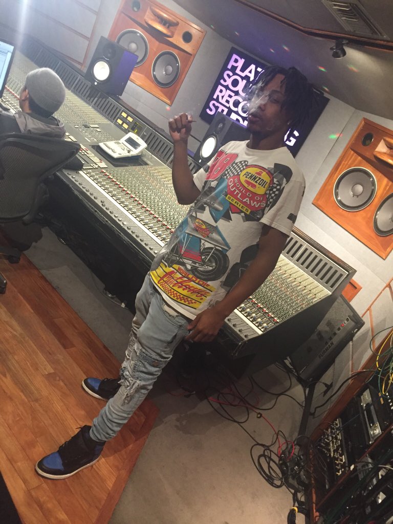 realjaypoles's tweet photo. never been the one to talk about what ima do, i just do it! i can’t let y’all know how i’m movin 🤷🏾‍♂️🌟 https://t.co/buY8VcOBkr