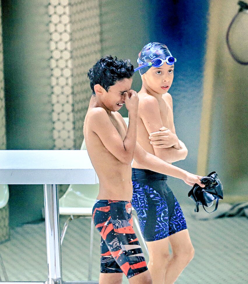 🥇🥇
رغم تحقيقه ذهبيتين إلا أنه يبكي لضياع الثالثة له في بطولة المملكة للسباحة 

🌟البطل
#السباح_عبدالله_الضيف 
روح الإنتصار 💪