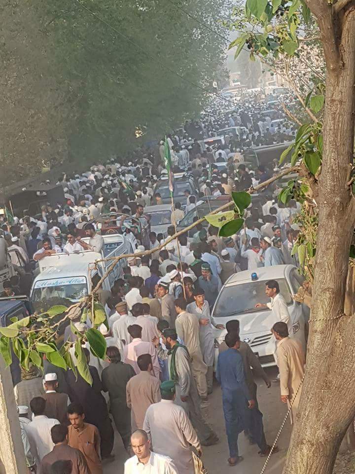 Aliboxer16's tweet photo. سوات کی تاریخ میں پہلی دفع اتنابڑاجلسہ۔
جلسہ گاہ کاباہری منظر۔ https://t.co/wm24k21BUa