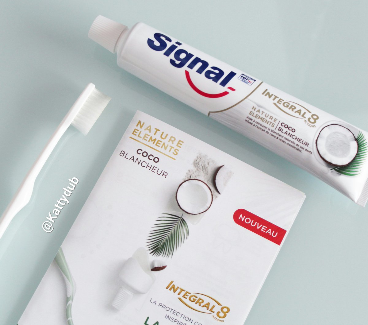 Kattydub's tweet photo. "Coconut is the new white" tel est le défi lancé par @trnd_fr pour le test du dentifrice #SignalNatureElements Coco Blancheur 🥥 dont je suis devenue complètement fan. 🌼Bonne soirée les twittos 🌼
#testproduits #TrndFrance #Trnd #noixdecoco #testing #1erAvril https://t.co/NIer7KJXGh