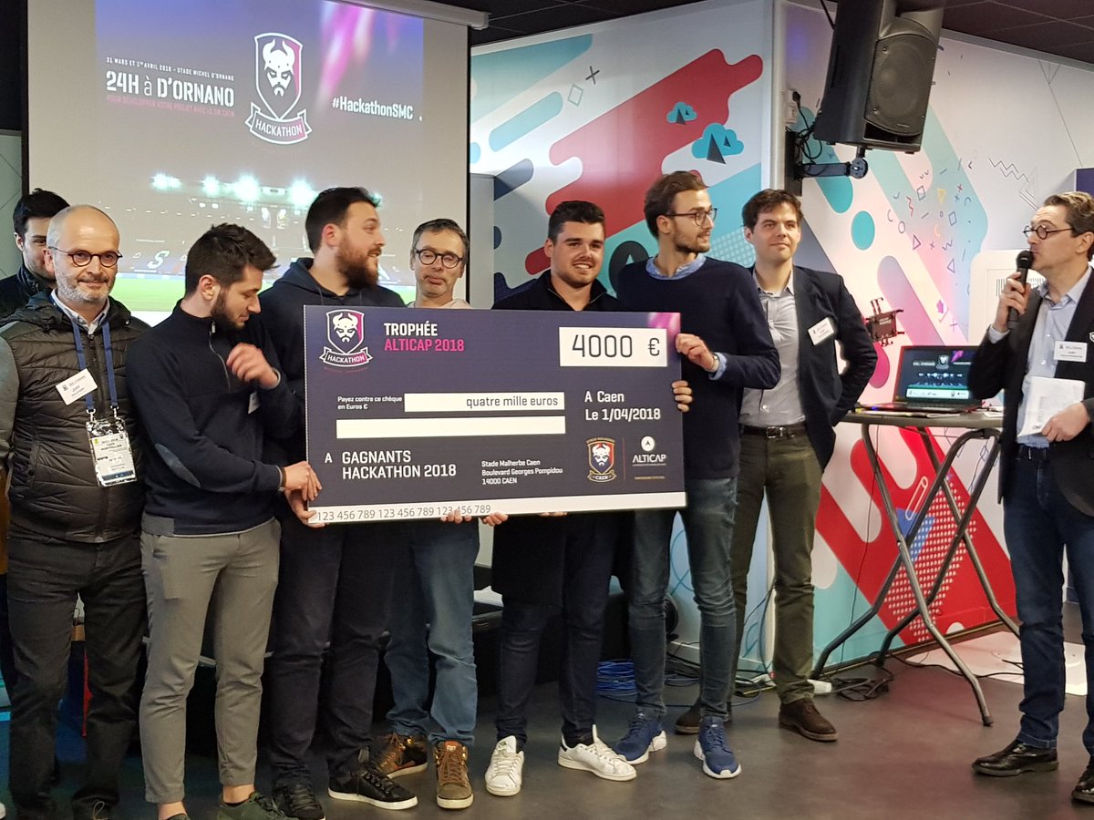 Alticap's tweet photo. @Alticap a le plaisir de recompenser l'équipe Fastfoot pour leur projet élaboré lors du #HackathonSMC ! Bravo à eux 5 ! https://t.co/yqtWjpVyPF