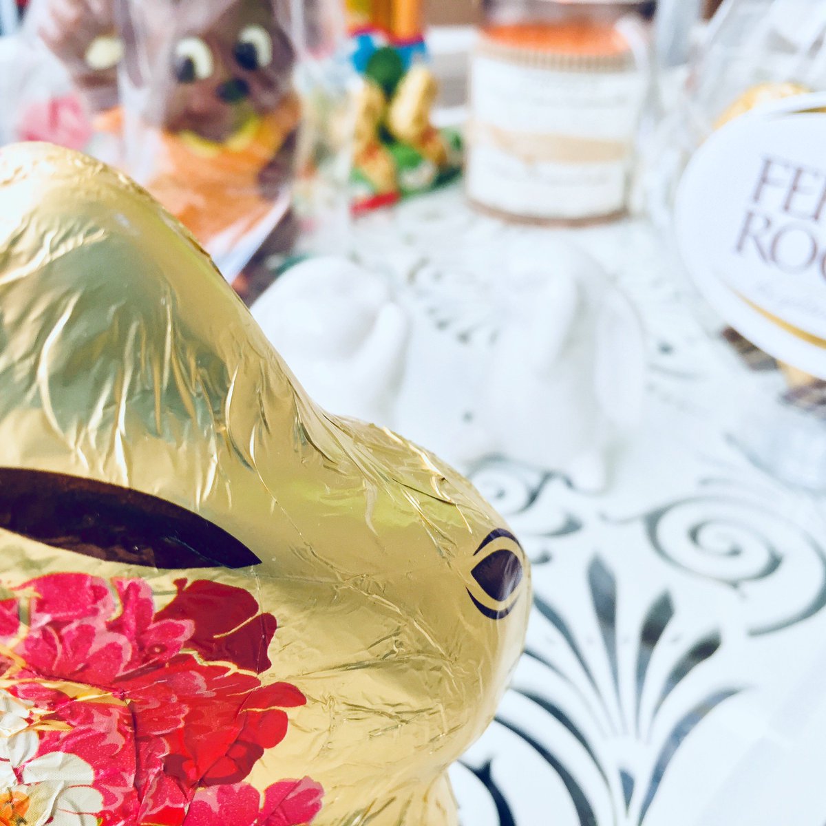 Puisque Pâques est là, le lapin sort de son terrier pour le plus grand plaisir de mes papilles gustatives.    Bonnes fêtes à tous.