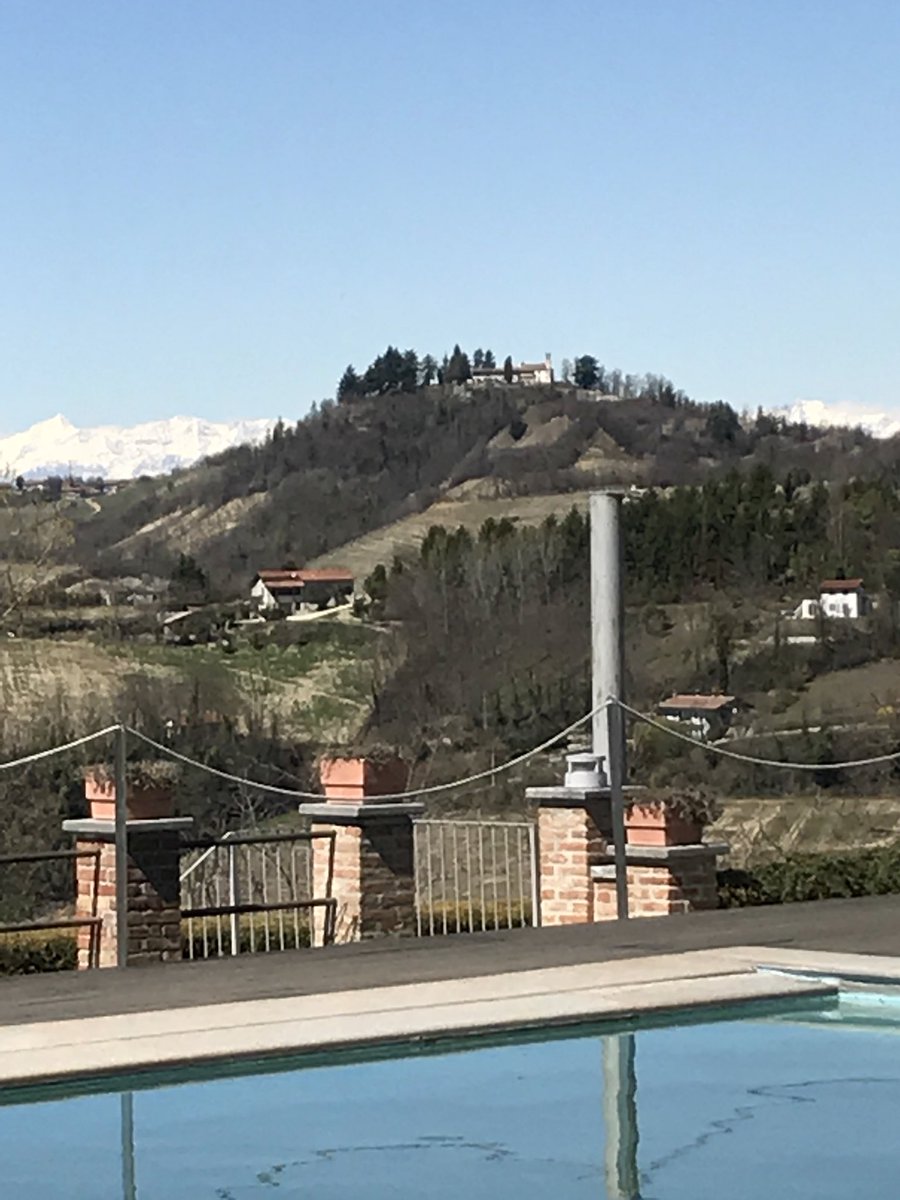 giusicolla's tweet photo. La mia idea di campagna🐣 My country idea 🐣Happy Easter 🐣 #Easter2018 #Country #treparole #sblab17  #stories #StorieMaledette https://t.co/a0YOwoE7mq