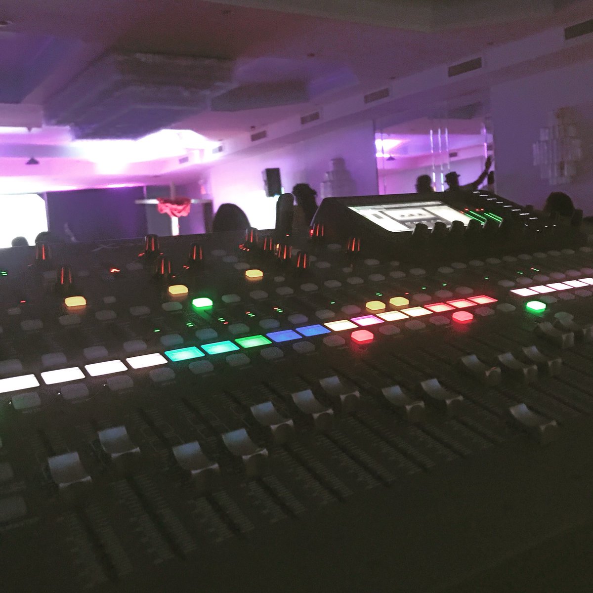 KCSoundsInc's tweet photo. Providing audio services to @nylifechurch  #FocusNight
•
•
•
•
#kcsoundsinc #soundreinforcement #backline #behringerX32 #behringer #X32 https://t.co/OqtCLURjD5