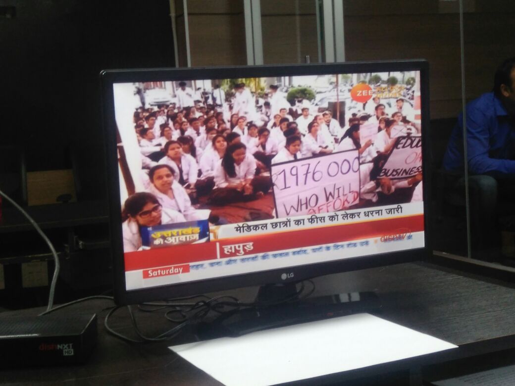 AkashGarg497's tweet photo. ₹1976000.... This is the money you have to pay every year to become a doctor... #strike #doctorsnotbanks https://t.co/3uVmju2p1d