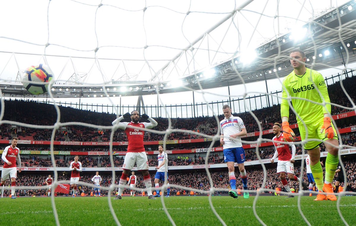 LacazetteAlex's tweet photo. What a feeling to be back at Home..
Thanks to all the fans for the support ! We Will need you until the end.. 💪🏾 #COYG #Arsenal https://t.co/u4lnw1JpdY