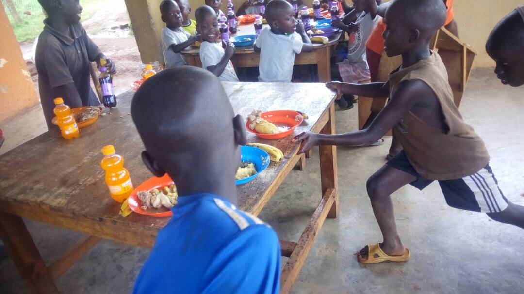 DwellingPlacesU's tweet photo. Its a Happy Easter meal 4 the children both at the Mutundwe &amp; Buloba Transitional home. Eating 2gether as a family has multiple benefits. Thank 2 u who support us to make difference in the lives of street conncted. @KCCAUG @Moglsd_UG @RotaryNaalya @RotaryUganda @nilepostnews https://t.co/es5Kxq15XL