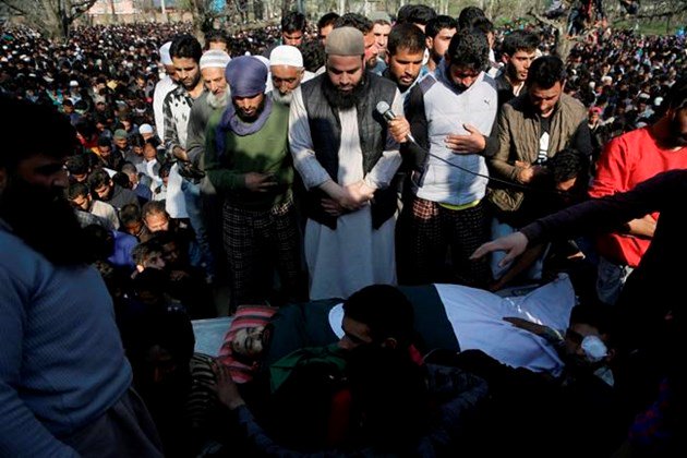 Anti-India protests erupt in Kashmir amid deadly fighting  ottawamatters.com/world-news/ant… https://t.co/UtLHCT5atS