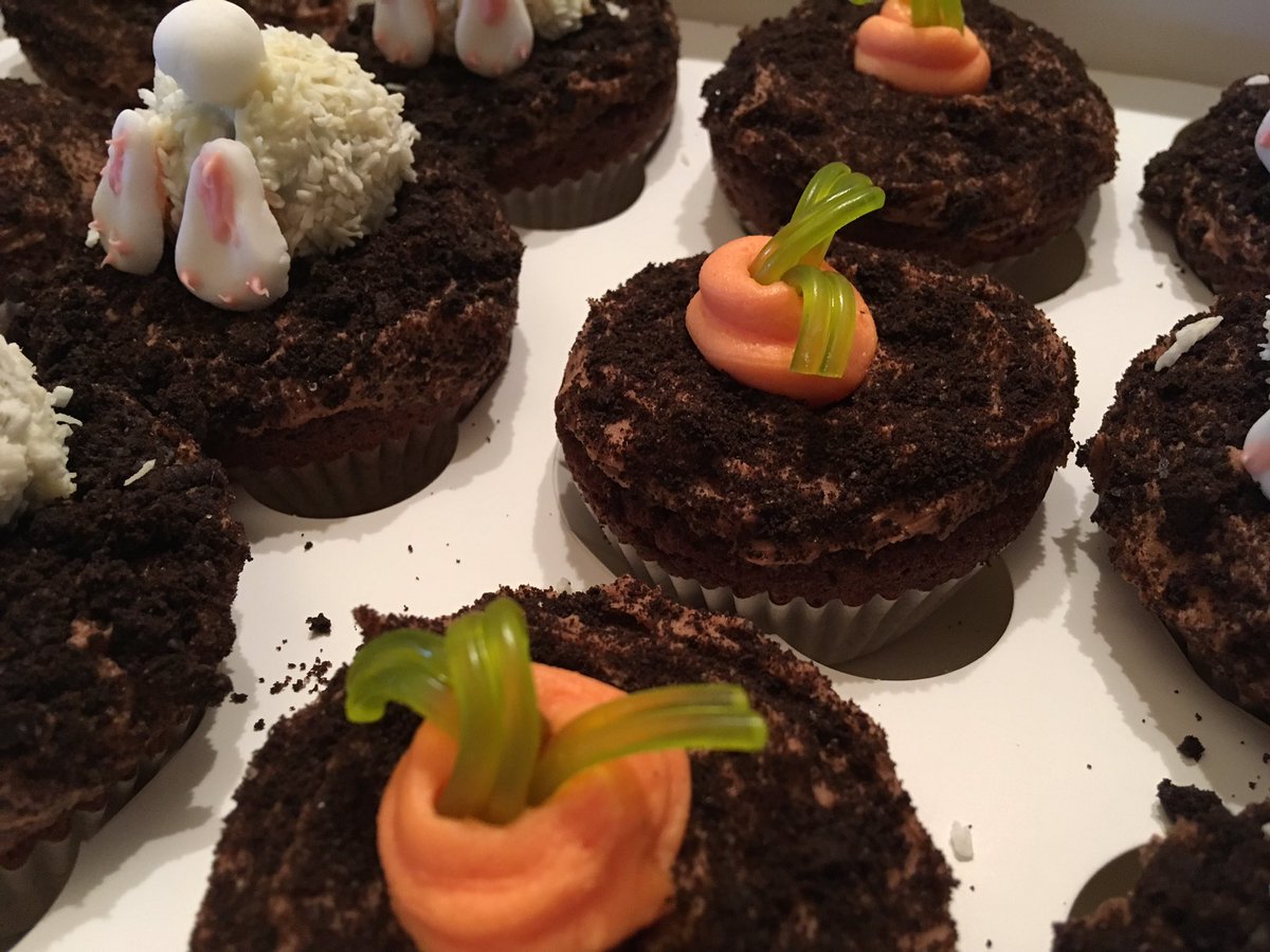 Bunny Butt and Carrot Top cupcakes. Made the most of an afternoon off yesterday to make these. I love baking when I have time between the horses! #homebaking #stylereins #HappyEaster2018