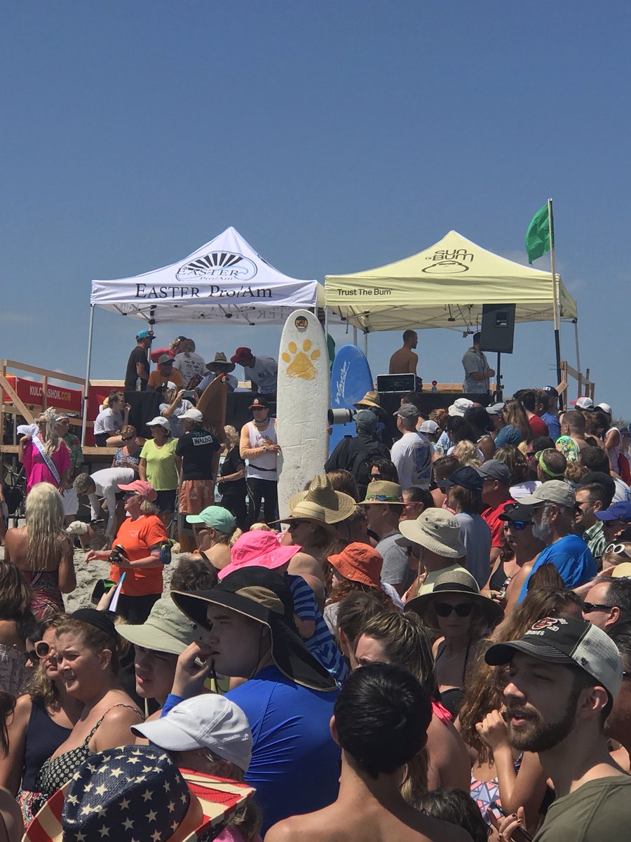 alexjacky9's tweet photo. Almost time for surfing dogs! #CocoaBeach #EasterProAm https://t.co/npI3nhPnoQ