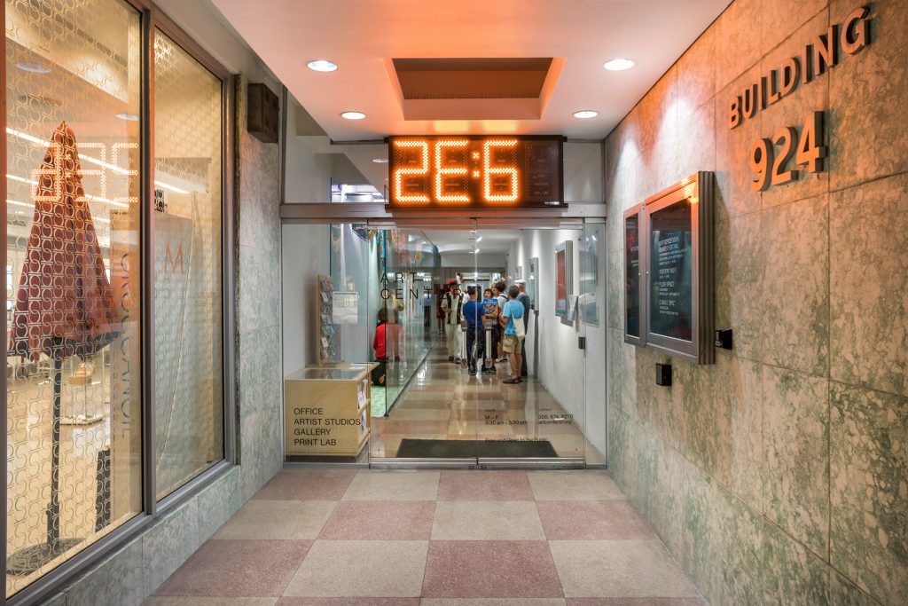 MiamiArtGuide's tweet photo. SEA LEVEL RISE' Climate Sync at ArtCenter/South Florida #MiamiArtGuide #ArtCenters #ArtInPublicPlacesOfMiamiDadeCounty #ClimateSync #MiamiBeach #SEALEVELRISE #TomScicluna #VisualArts https://t.co/ufRfOJQVHZ https://t.co/t7sfJOFIPQ
